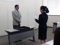 神戸女子大学大学院 奨学金授与式の様子