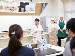 森永乳業と堀田研究室が共同レシピ開発の様子