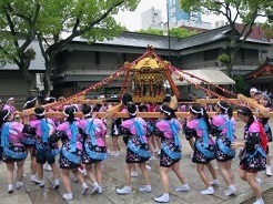 2018年度生田祭 女子神輿奉仕の様子