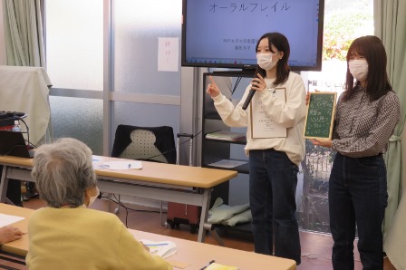 学生による発表の様子2