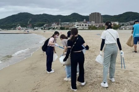 海岸清掃の様子1