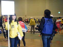 第7回神戸マラソン2017学生ボランティアの様子