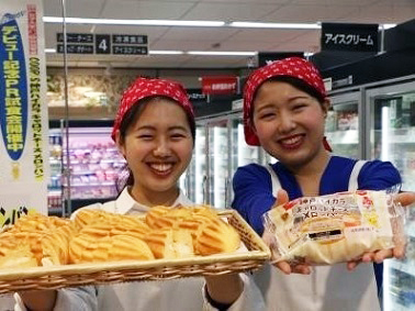 「神戸ハイカラキャロットチーズメロンパン」発売の様子
