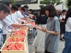 すいか祭りの様子2