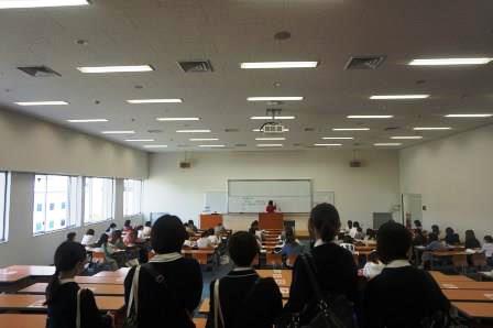 私立日ノ本学園高等学校の生徒がキャンパスを見学の様子7